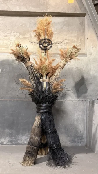 Ялинки-інсталяції «Природа у вогні»